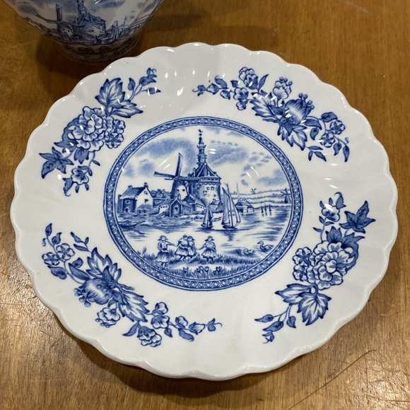 Vintage, teacup/saucer set, “Tulip Time”, by Johnson Bros. - Picture 3 of 12